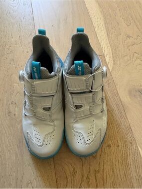 Yonex Women's gray Sneakers with Teal Accents